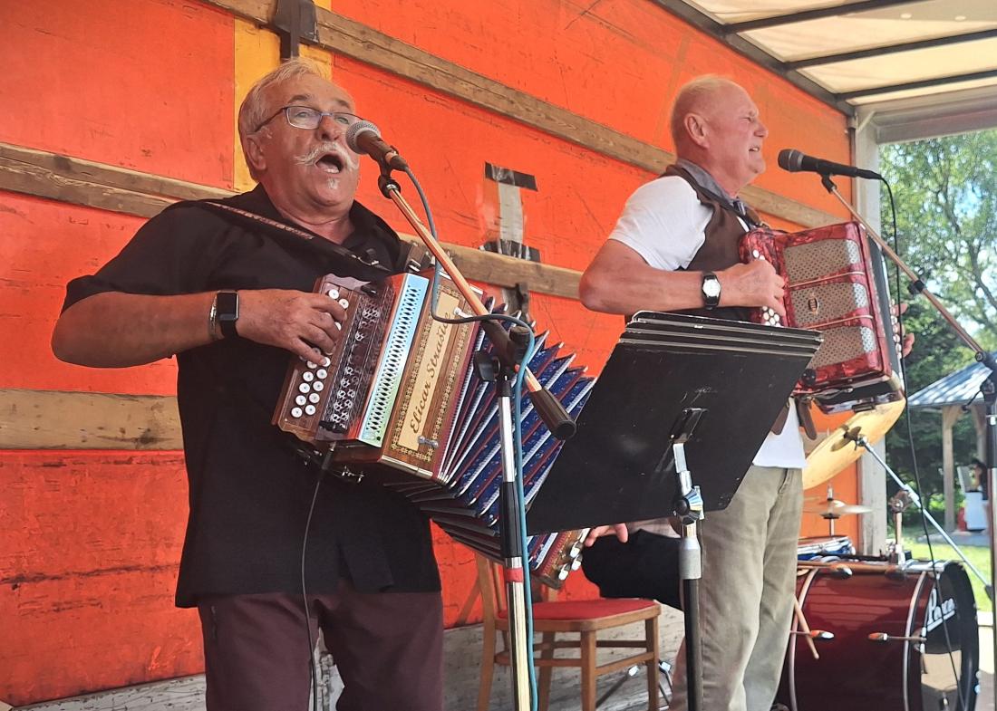 Od vojenského stanu k největší kulturní akci v obci. Sraz harmonikářů míří k jubileu