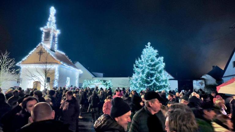 Rozsvícení vánočního stromu v Čepicích. Foto: Jaroslav Potužník